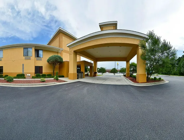 Quality Inn Warsaw I-40 hotel detail image 1