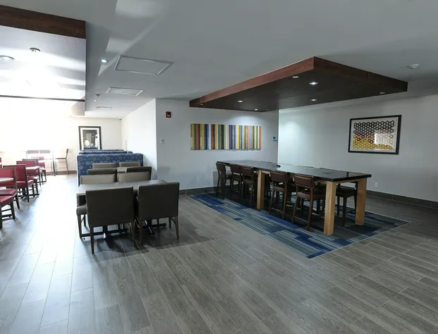 Holiday Inn Express & Suites Toronto Airport West by IHG hotel detail image 3
