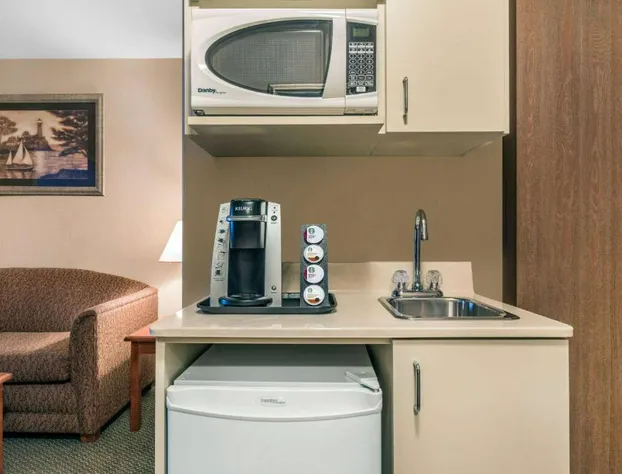 Ramada by Wyndham Clairmont/Grande Prairie hotel detail image 4