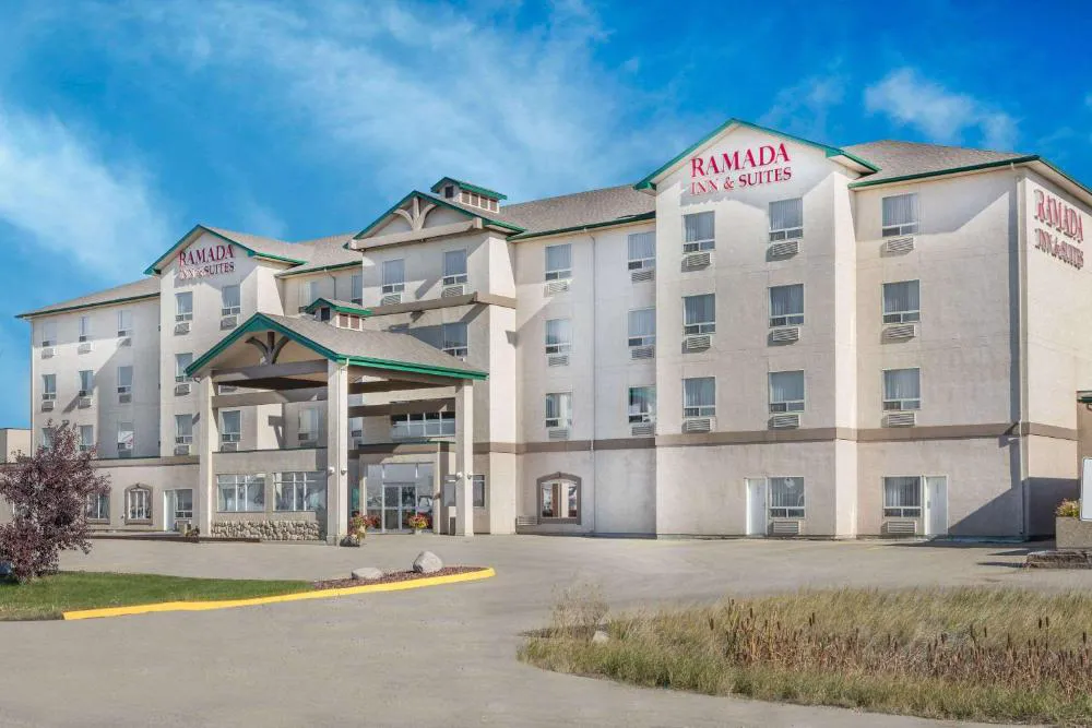 Ramada by Wyndham Clairmont/Grande Prairie hotel hero