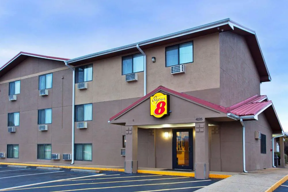 Super 8 by Wyndham Tuscaloosa hotel hero