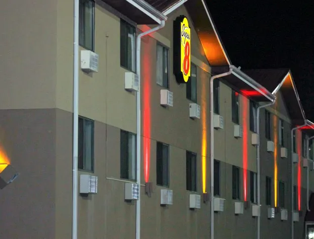 Super 8 by Wyndham Tuscaloosa hotel detail image 2