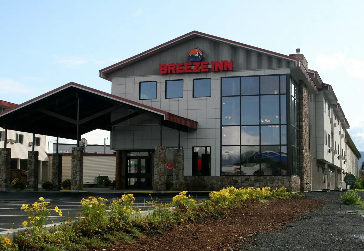 Breeze Inn hotel hero