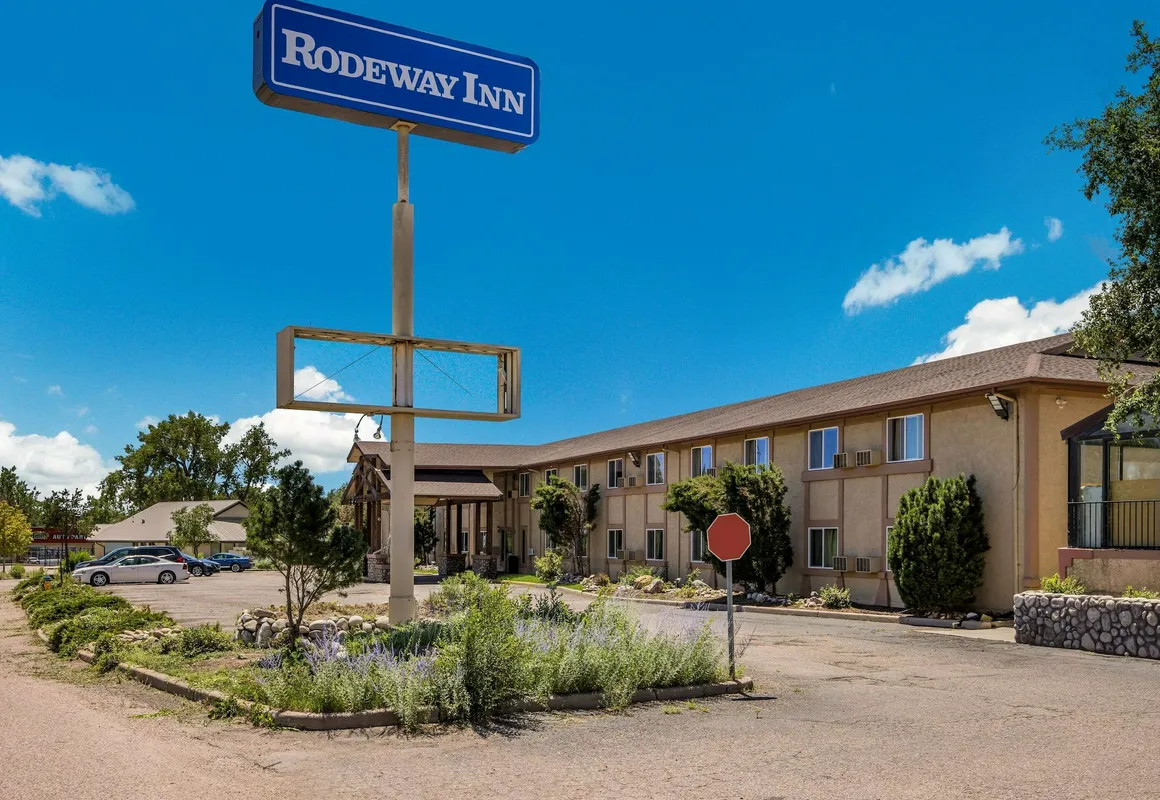 Rodeway Inn hotel hero
