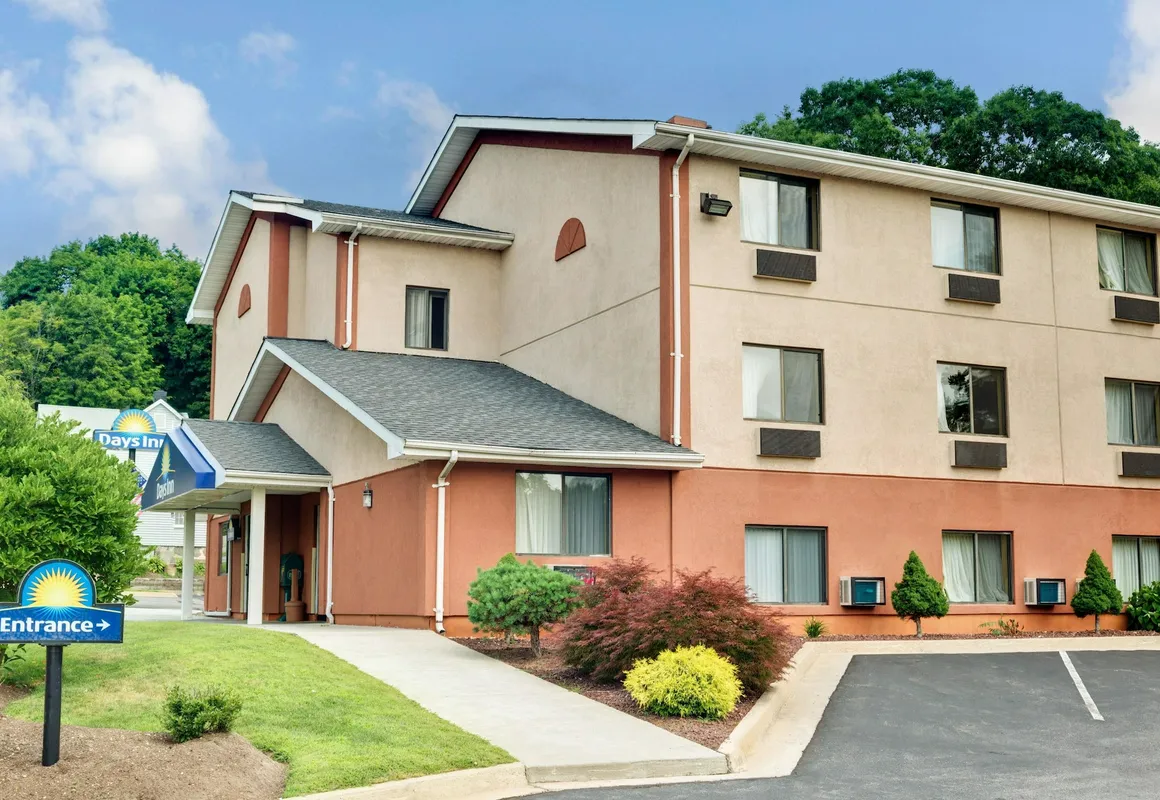 Days Inn by Wyndham Torrington hotel hero