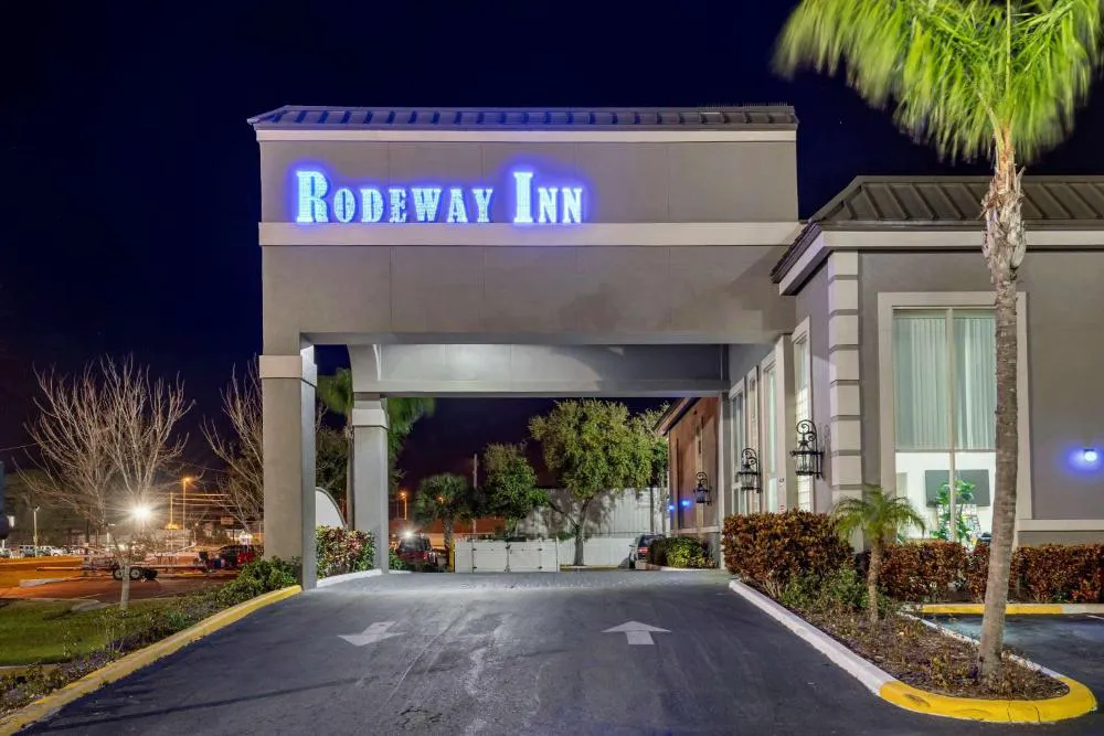 Rodeway Inn hotel hero