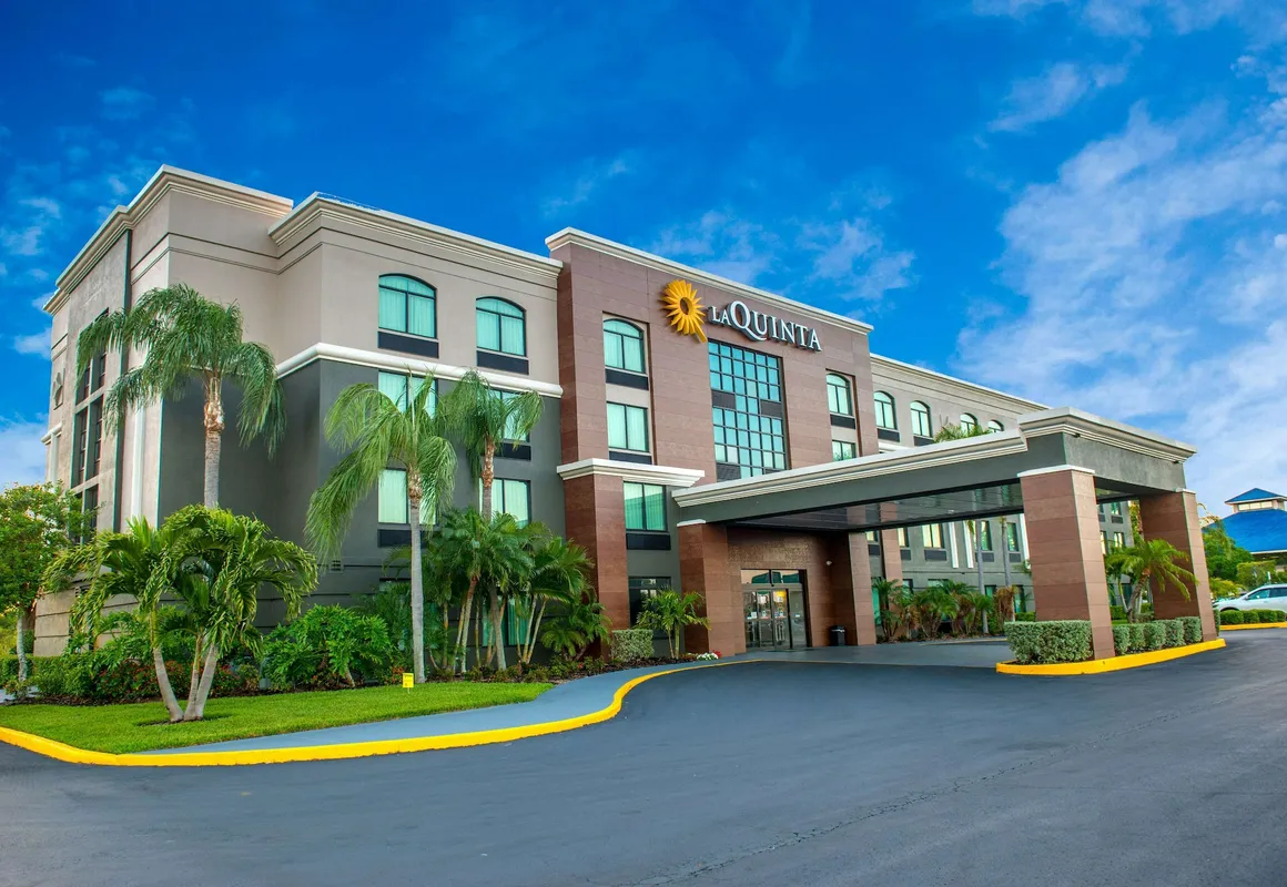 La Quinta Inn & Suites by Wyndham Clearwater South hotel hero