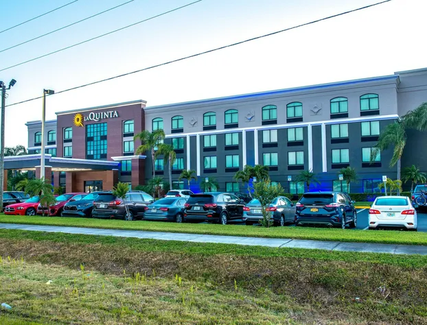 La Quinta Inn & Suites by Wyndham Clearwater South hotel detail image 1