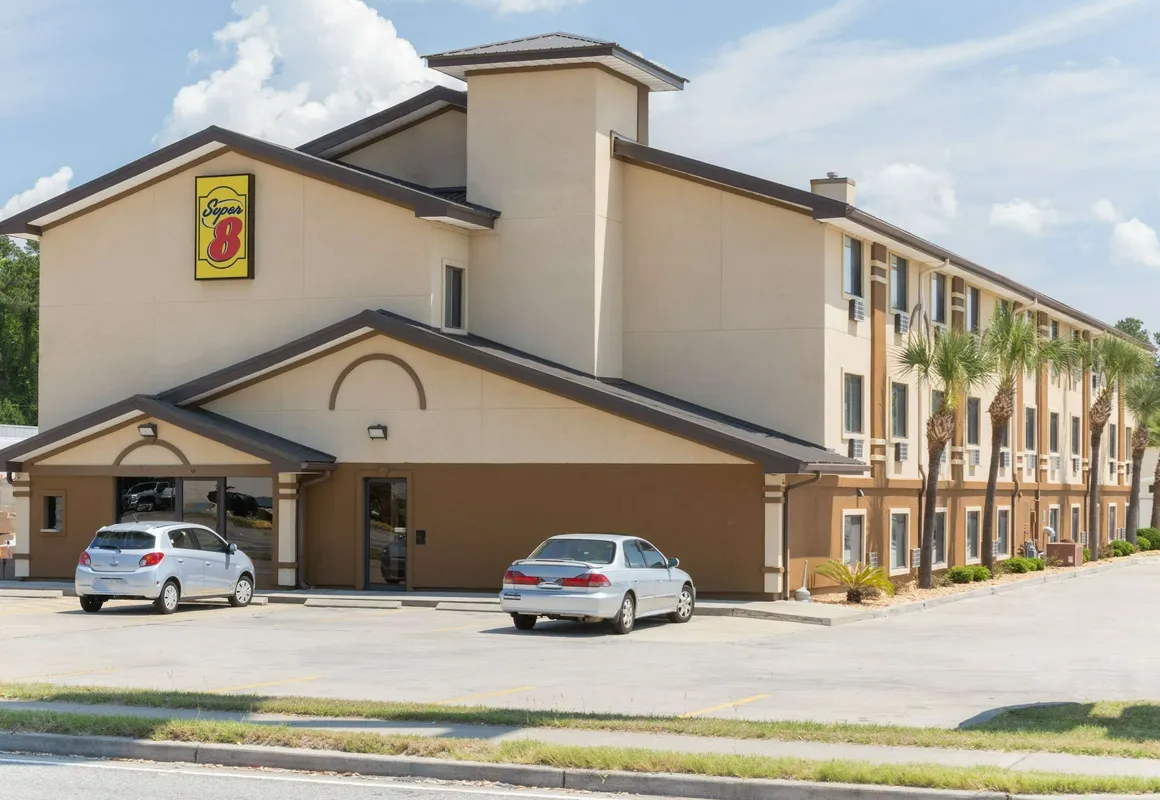 Super 8 by Wyndham Brunswick/St Simons Island Area hotel hero