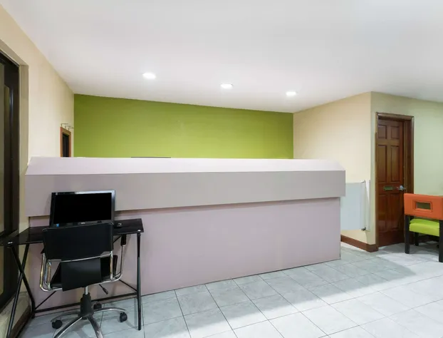 Super 8 by Wyndham Brunswick/St Simons Island Area hotel detail image 2