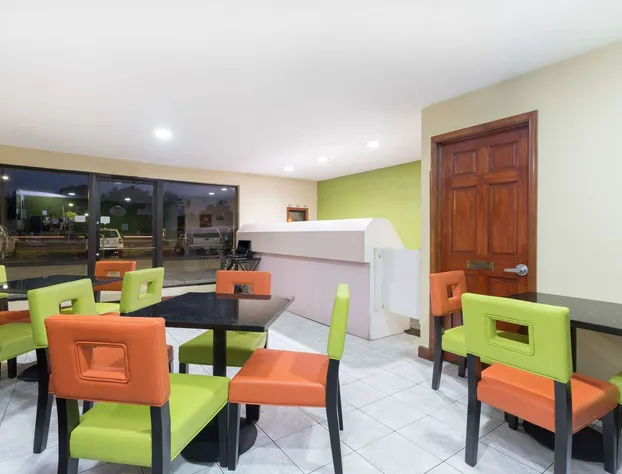 Super 8 by Wyndham Brunswick/St Simons Island Area hotel detail image 3