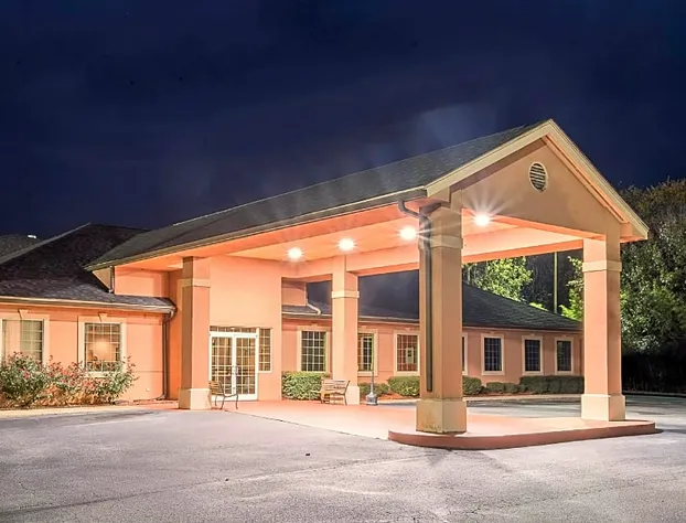 Red Roof Inn & Suites Madison, GA hotel detail image 1