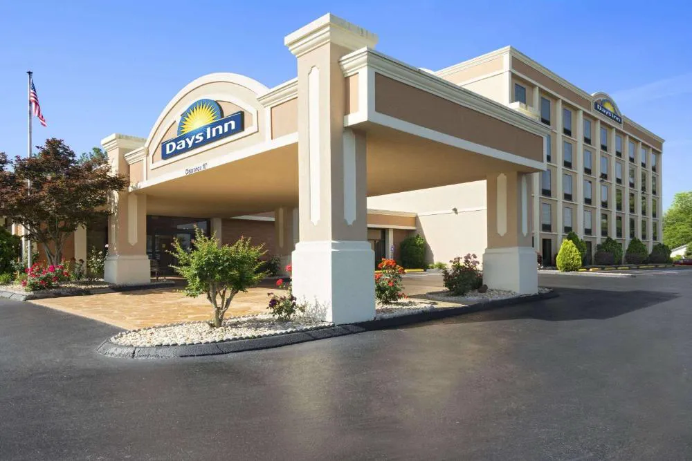 Days Inn by Wyndham Rome Downtown hotel hero
