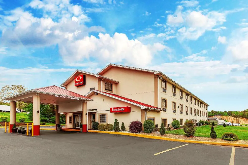 Econo Lodge Rome South hotel hero