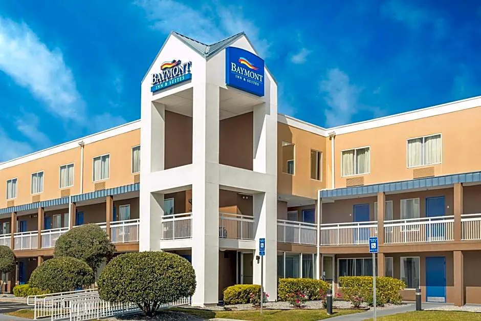 Baymont by Wyndham Savannah Midtown hotel hero