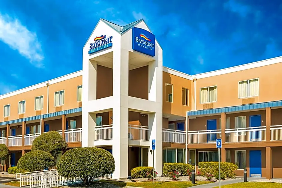 Baymont by Wyndham Savannah Midtown hotel hero