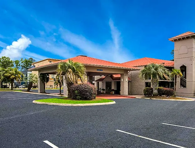 Super 8 by Wyndham Savannah hotel detail image 1