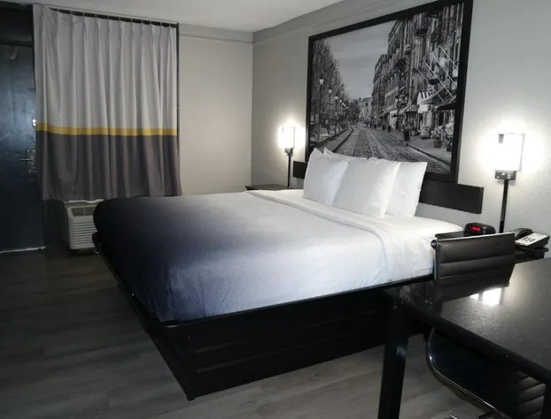 Super 8 by Wyndham Savannah hotel detail image 3