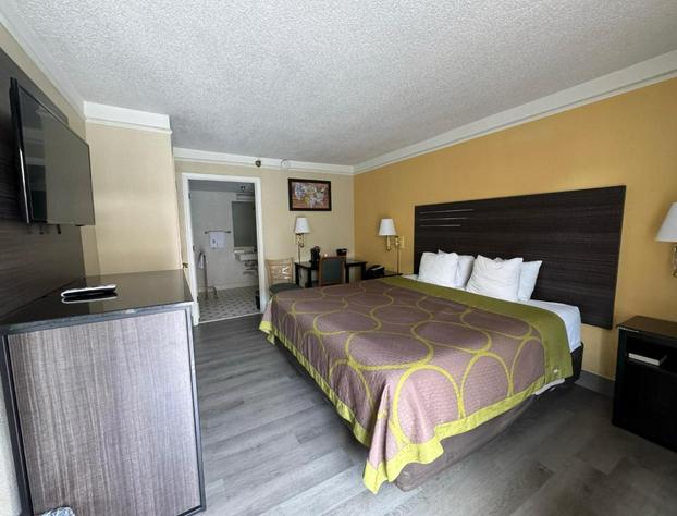 Super 8 by Wyndham Savannah hotel detail image 3
