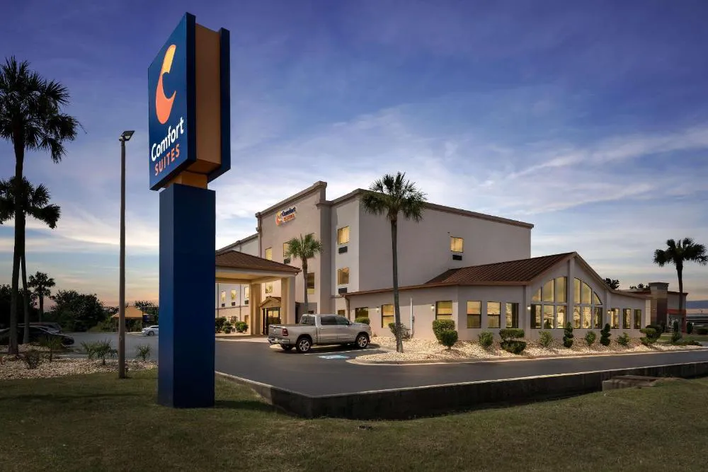 Comfort Suites near Robins Air Force Base hotel hero