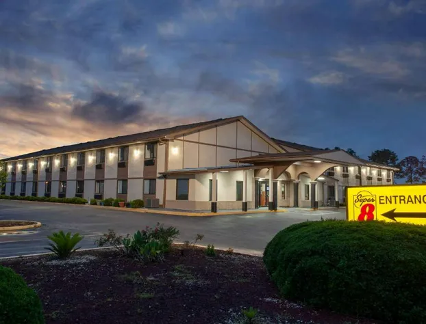 Super 8 by Wyndham Waycross GA hotel detail image 2