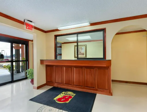 Super 8 by Wyndham Waycross GA hotel detail image 4