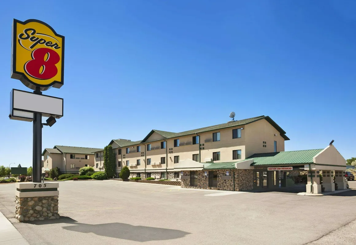 Super 8 by Wyndham Idaho Falls hotel hero