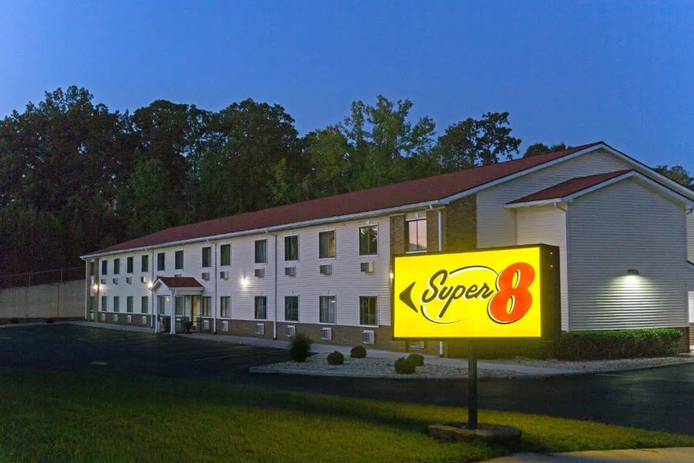 Super 8 by Wyndham Radcliff Ft. Knox Area hotel hero