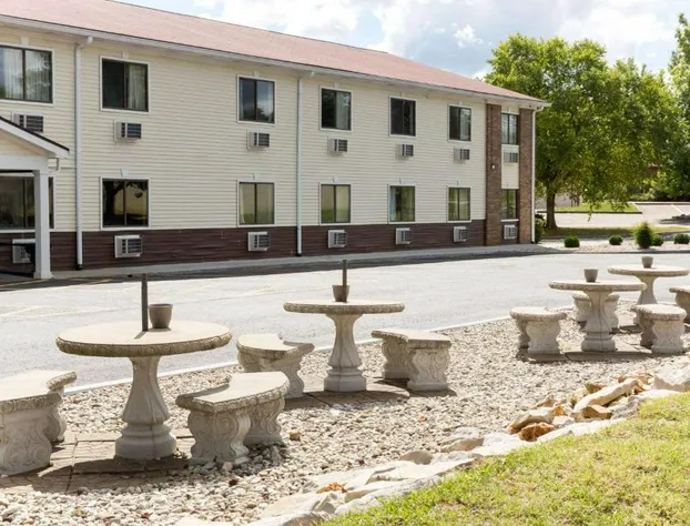 Super 8 by Wyndham Radcliff Ft. Knox Area hotel detail image 2