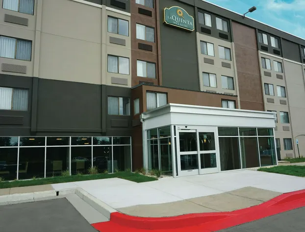 La Quinta Inn & Suites by Wyndham Baltimore N / White Marsh hotel detail image 1