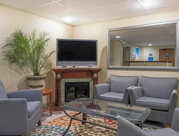 Days Inn by Wyndham Greenfield hotel detail image 3