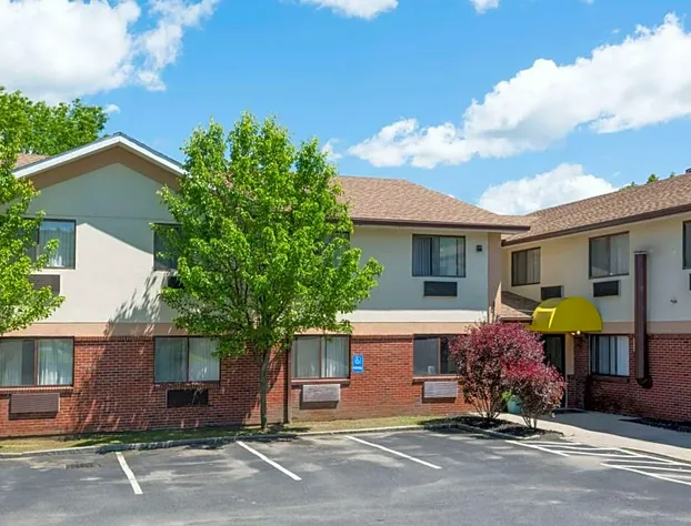 Days Inn by Wyndham Greenfield hotel detail image 4