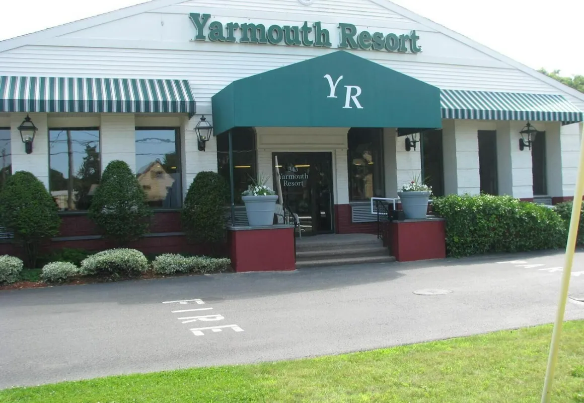 Yarmouth Resort hotel hero