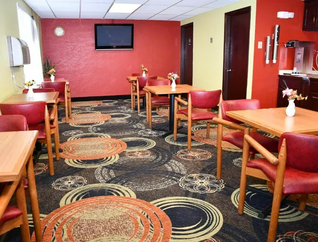 Regency Inn & Suites hotel detail image 4