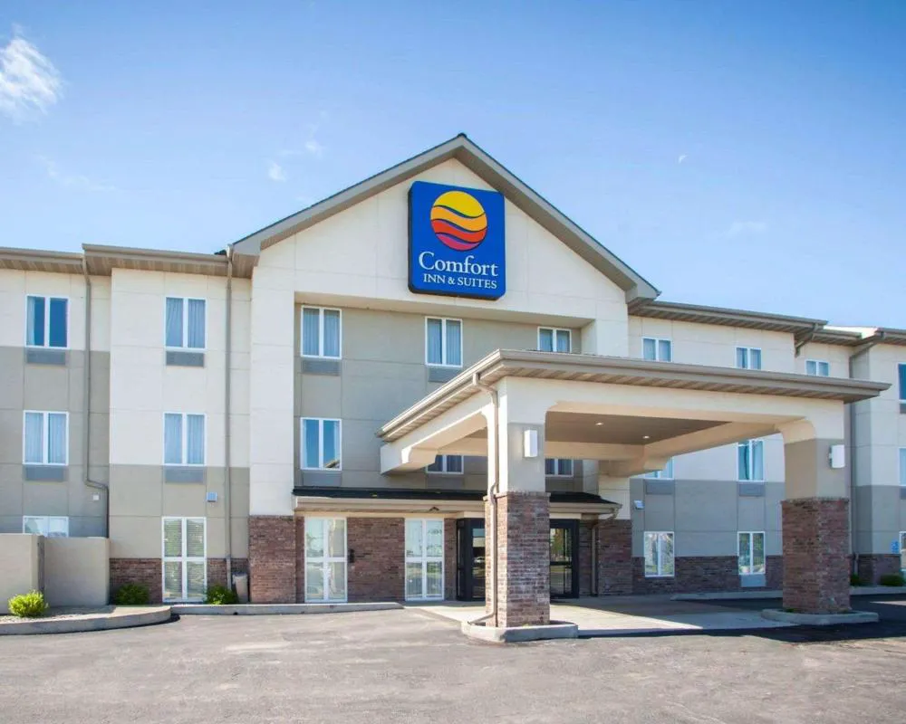 Comfort Inn & Suites Harrisonville hotel hero