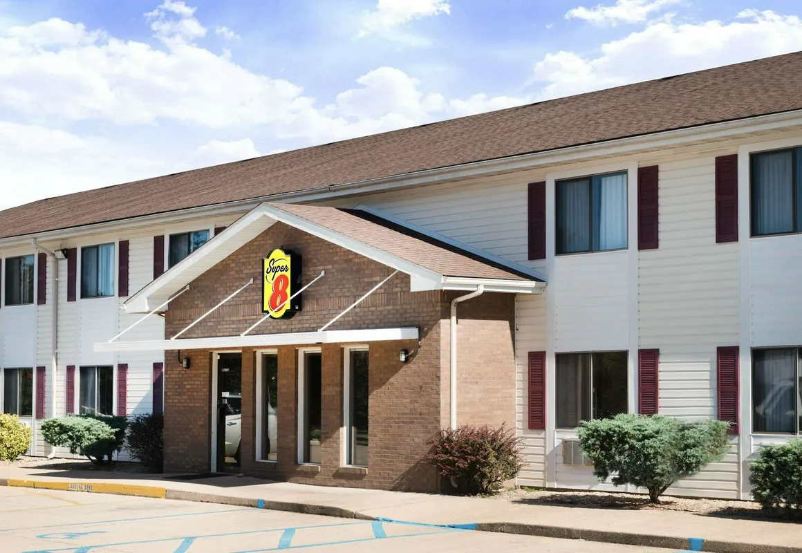 Super 8 by Wyndham West Plains hotel hero