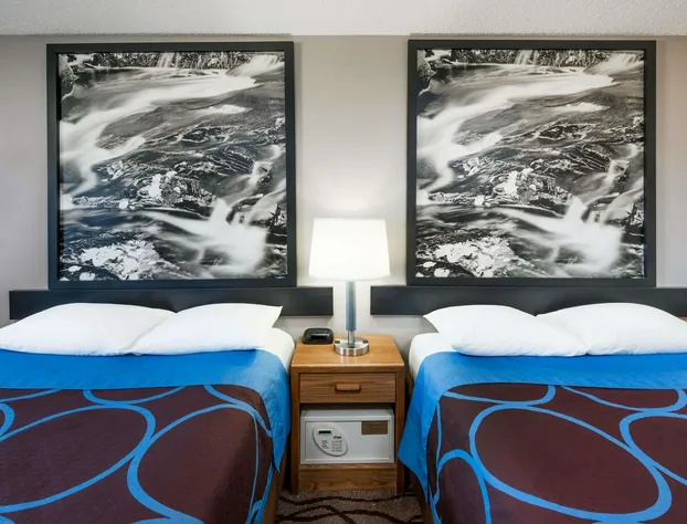 Super 8 by Wyndham West Plains hotel detail image 3