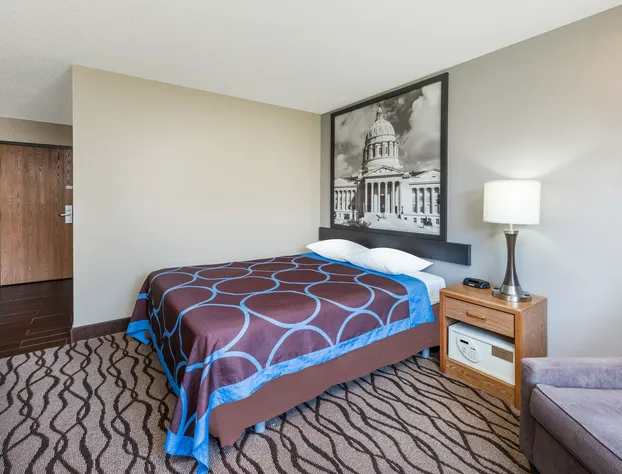 Super 8 by Wyndham West Plains hotel detail image 4