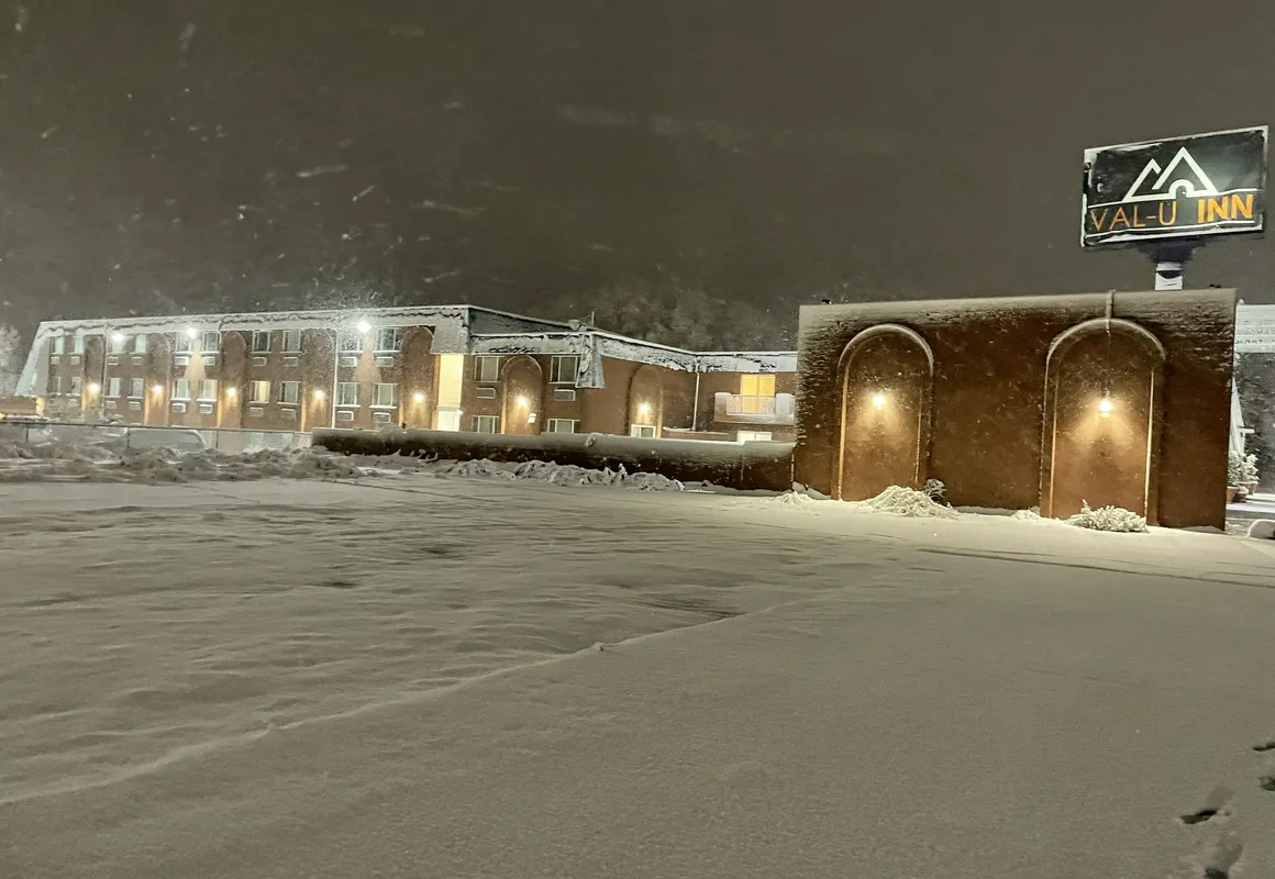 Val-U Inn hotel hero