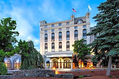 DoubleTree by Hilton Nashua hotel hero