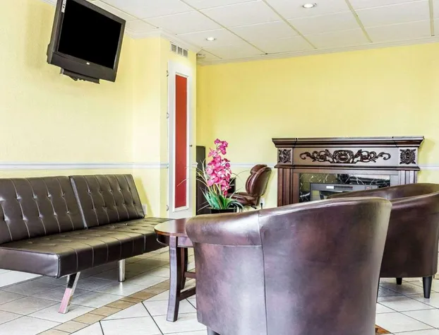 Econo Lodge Inn & Suites Matthews - Charlotte hotel detail image 4