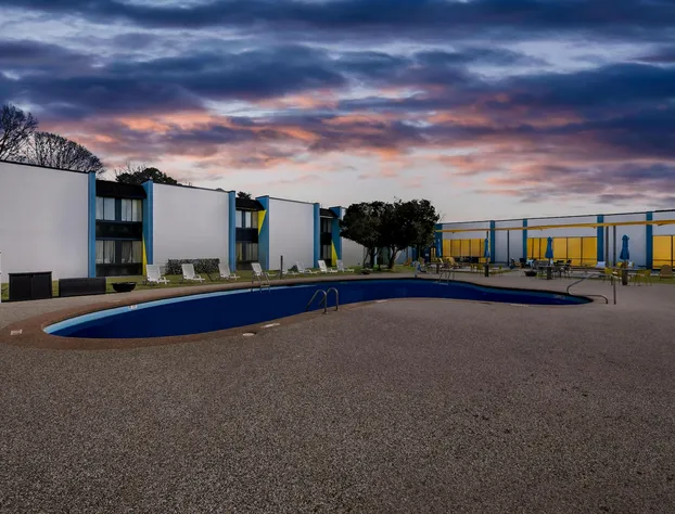 Sonesta Select Hotels Statesville hotel detail image 2