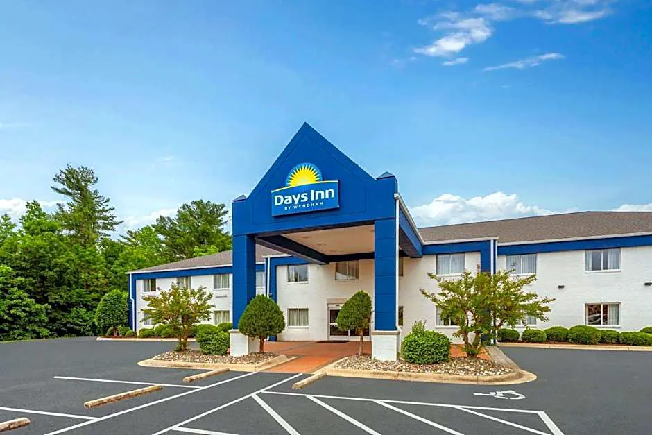 Days Inn & Suites by Wyndham Siler City hotel hero