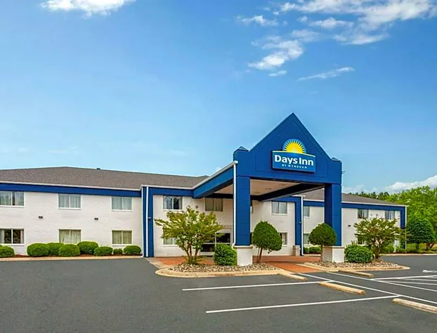 Days Inn & Suites by Wyndham Siler City hotel detail image 1