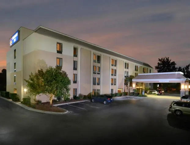 Best Western Plus Wilmington/Wrightsville Beach hotel detail image 1