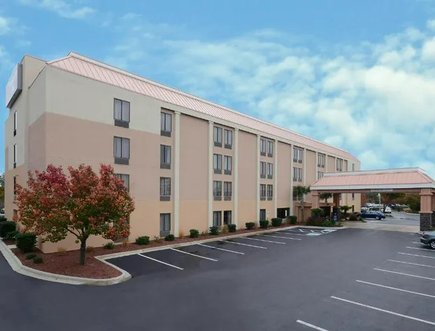 Best Western Plus Wilmington/Wrightsville Beach hotel detail image 3