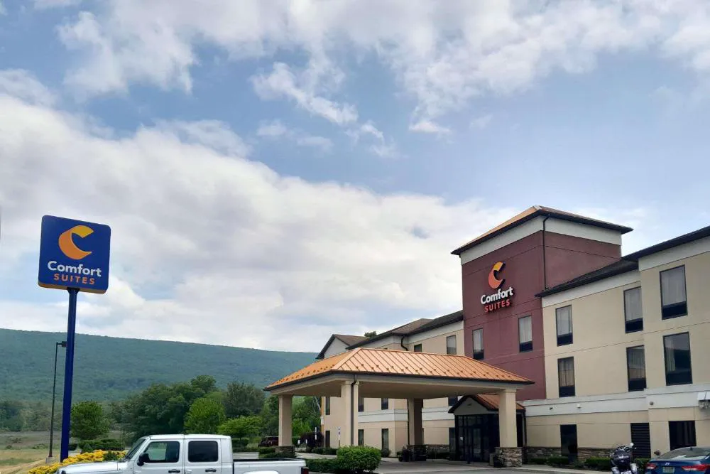 Comfort Suites Altoona North hotel hero