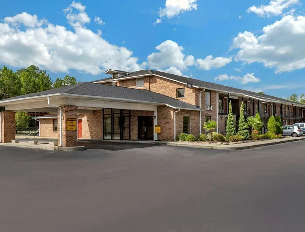 Econo Lodge Inn & Suites hotel detail image 2