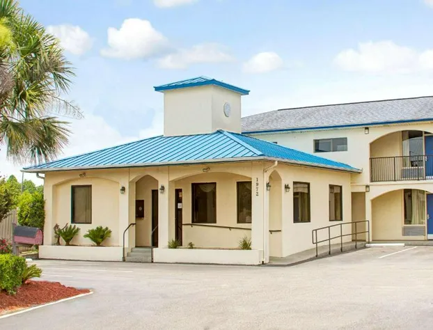 Super 8 by Wyndham Walterboro hotel detail image 1