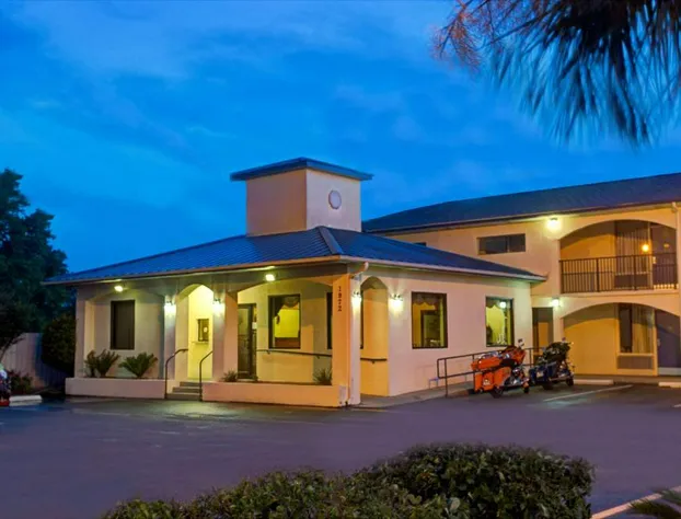 Super 8 by Wyndham Walterboro hotel detail image 1